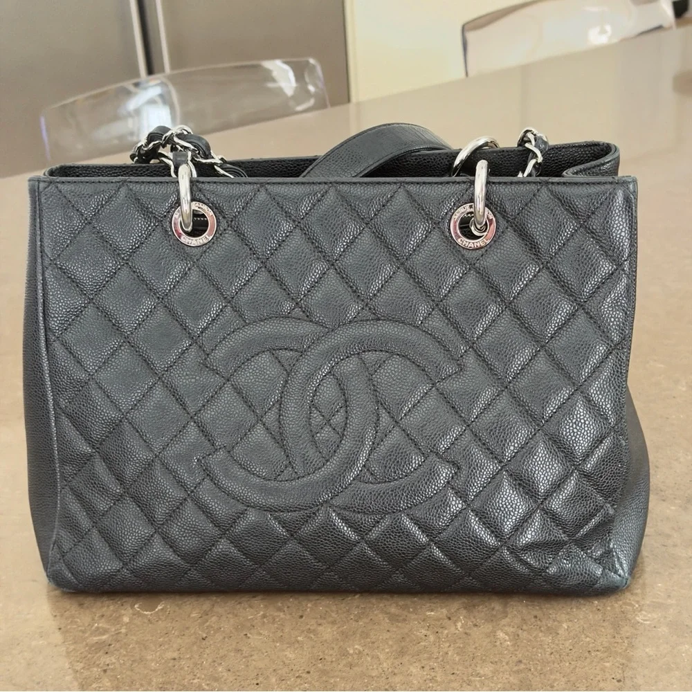 CHANEL Black Quilted Caviar Leather Shoulder Bag with Silver Hardware